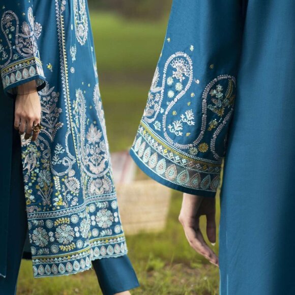 Pakistani Casualite Khamoshi Linen Embroidered 3pc Suit - Picture 3 of 5